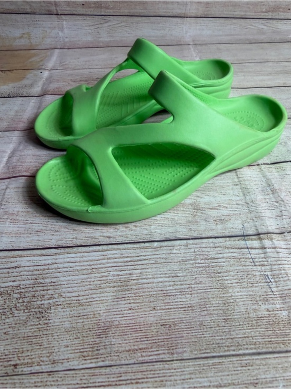 DAWGS  Z Sandals lime green. Foam. Size 10